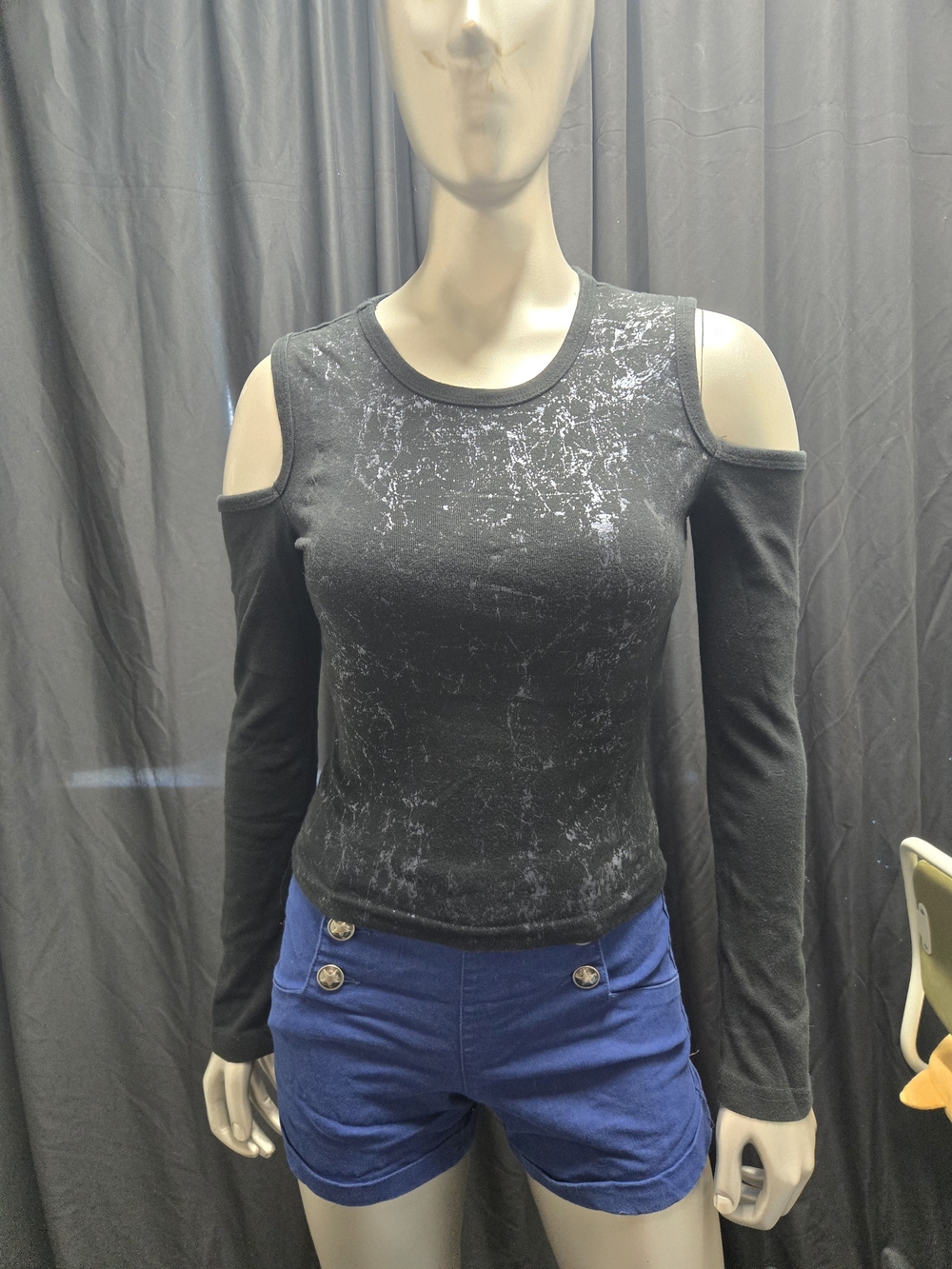 Women’s Vintage 90's Black Cold-Shoulder Long Sleeve Top